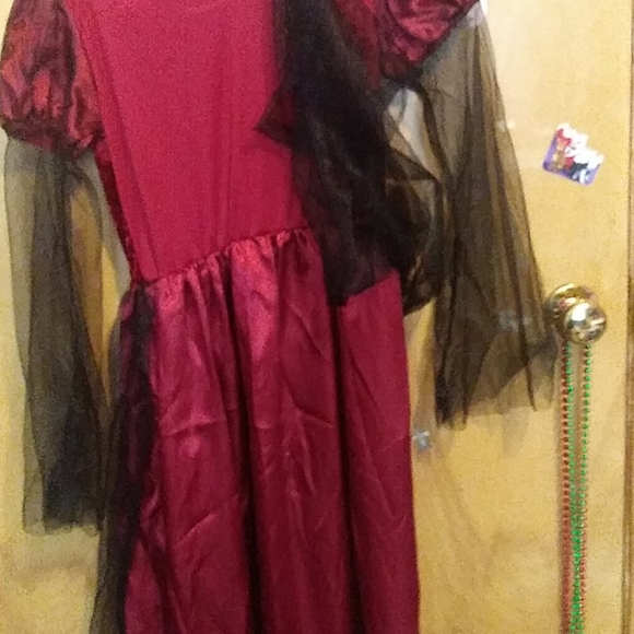 Because it was a costume but i dont need it - Picture 2 of 2